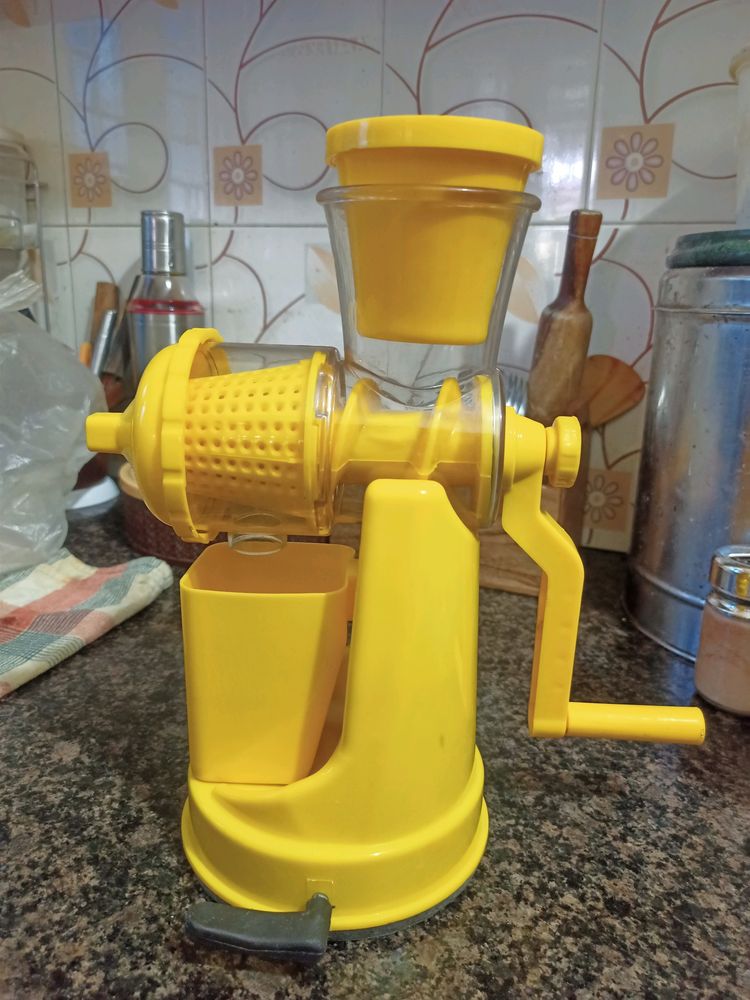 Portable Fruit and Vegetable Manual Hand Juicer