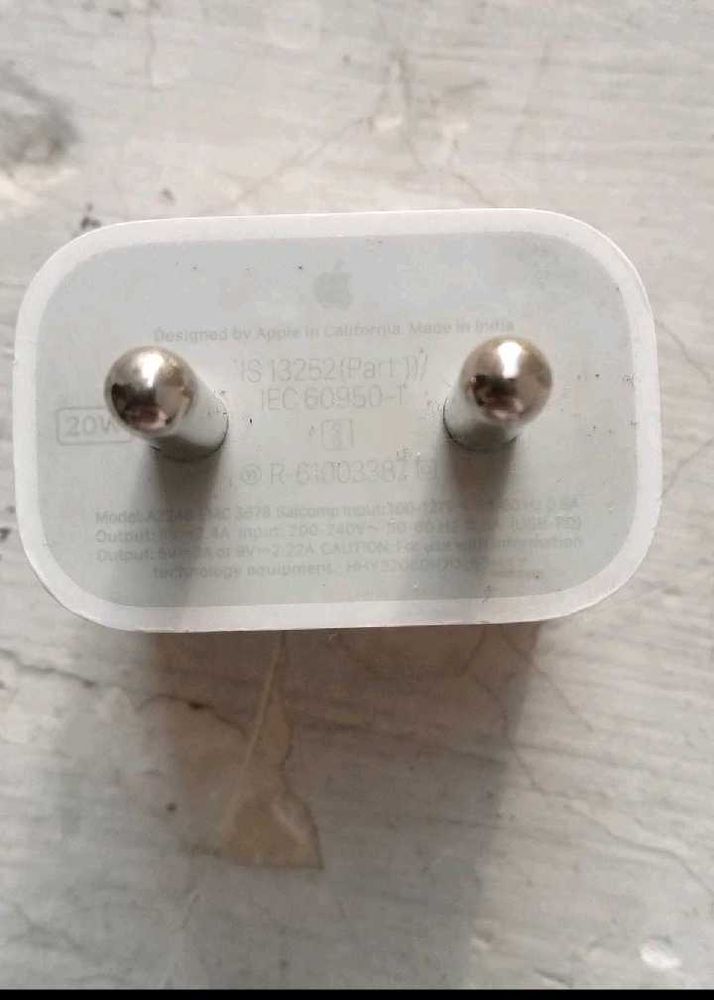 NEW AND ORIGINAL 20 WATT MOBILE CHARGER APPLE