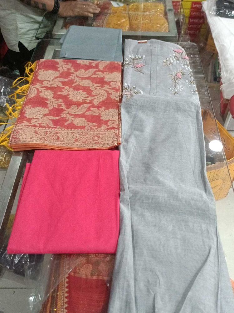 Elegant Unstitched Salwar Kameez Suit