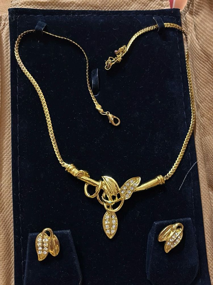 Vintage Gold-Tone Necklace &amp; Earring Set