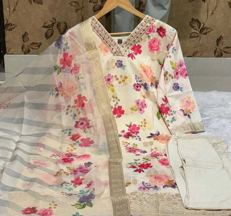 Floral Kurta Set beautiful article