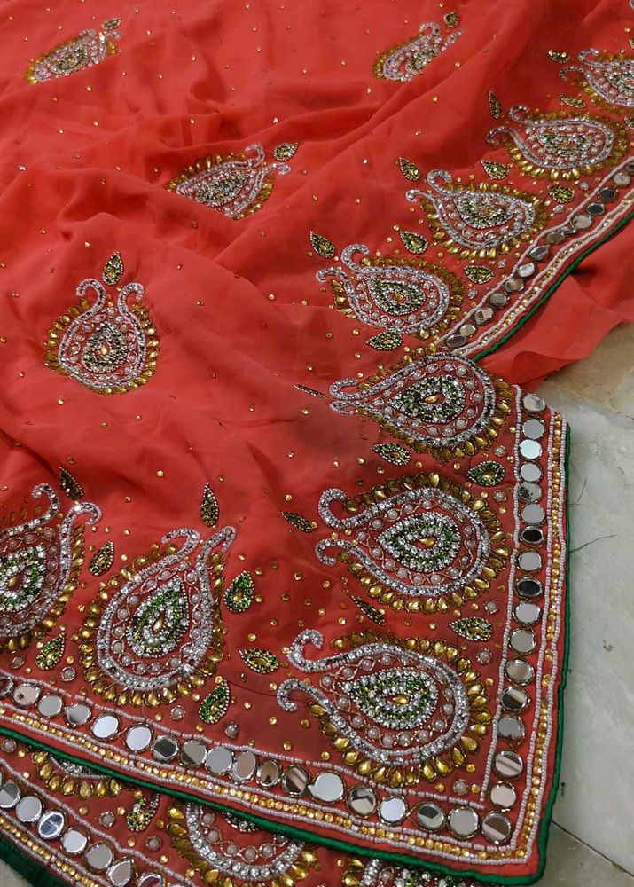 mirror 🪞 Elegant Embellished Saree
