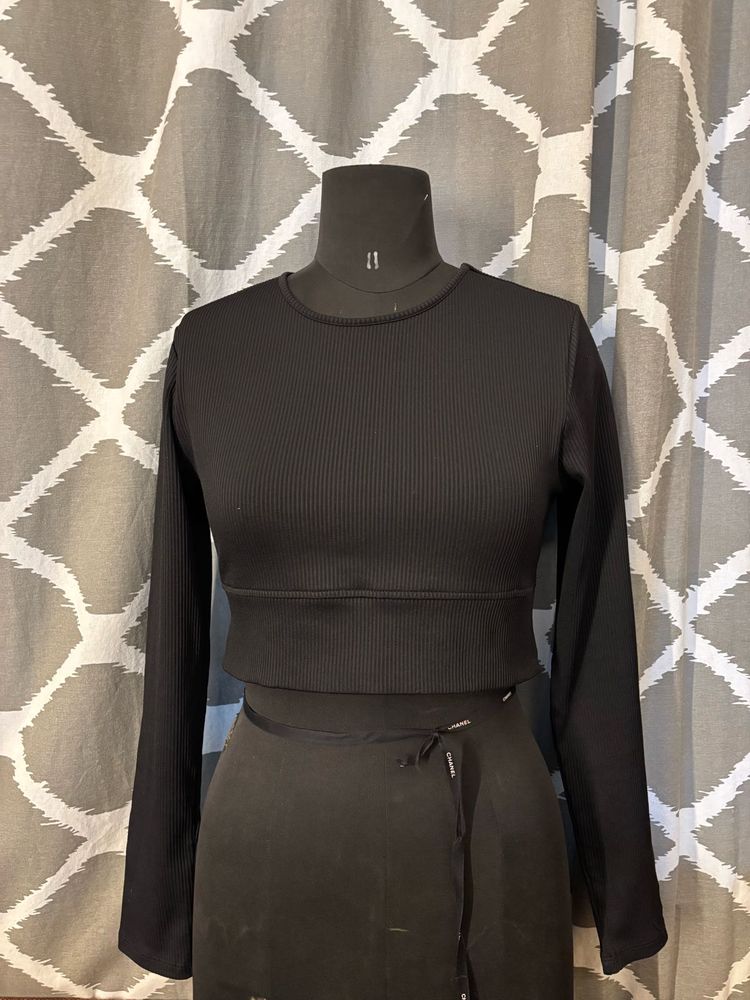 Black Long Sleeve Crop Top