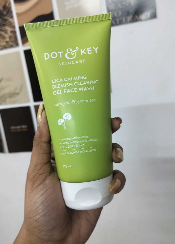 Dot &amp; Key Face Wash