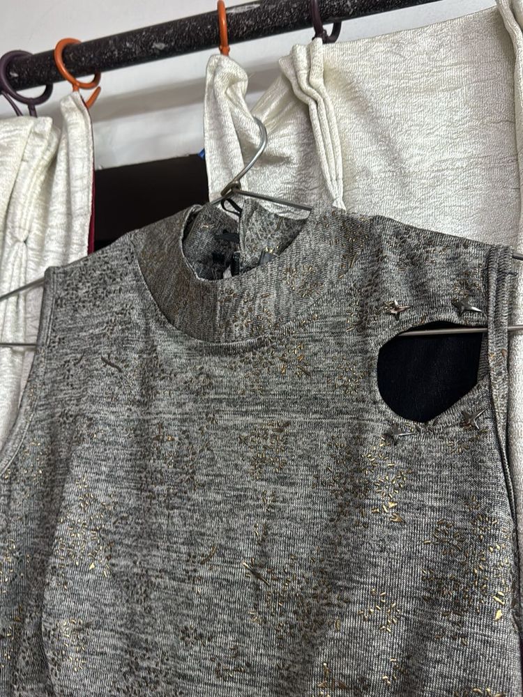 Gray &amp; Gold Sleeveless gown