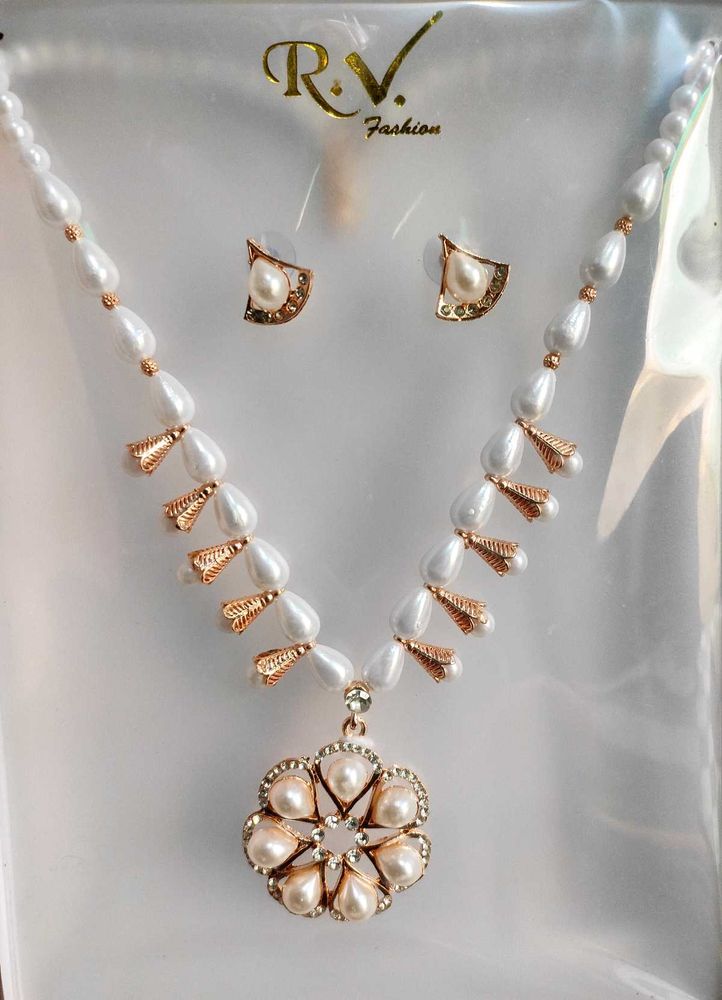 Pearl Necklace &amp; Earring Set❣️❣️