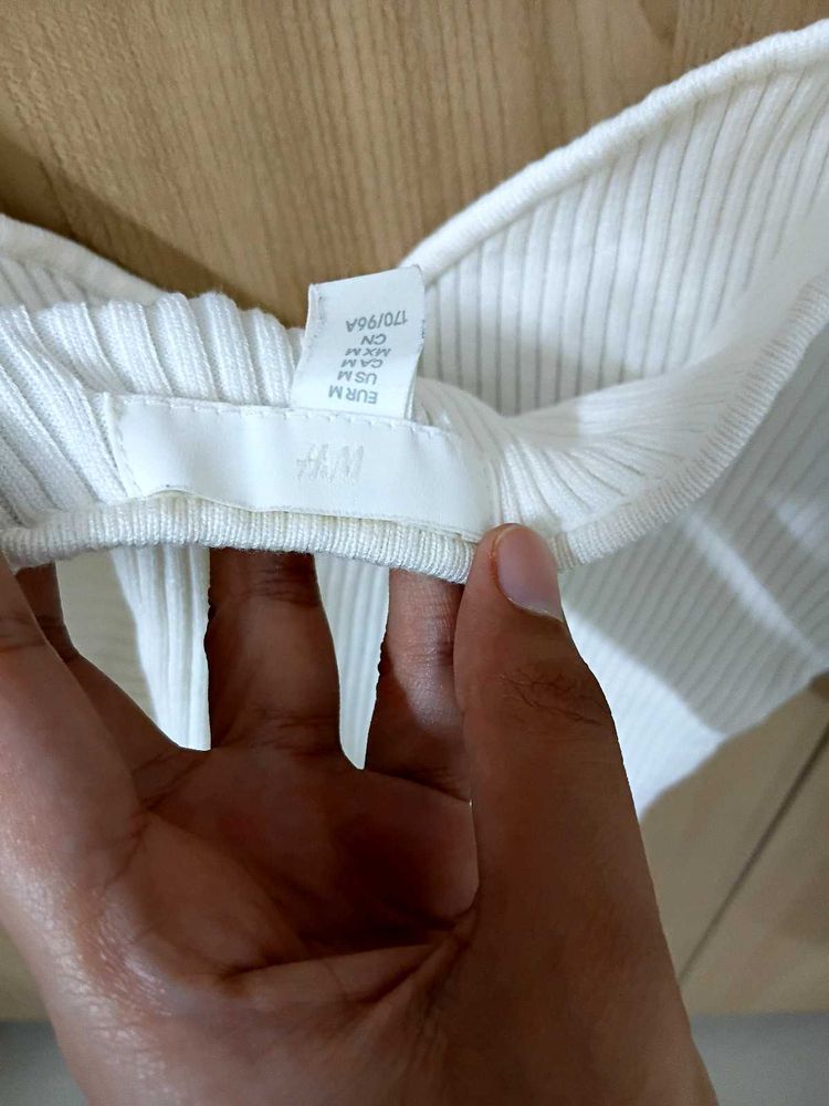 H&amp;M White Ribbed Top - Size