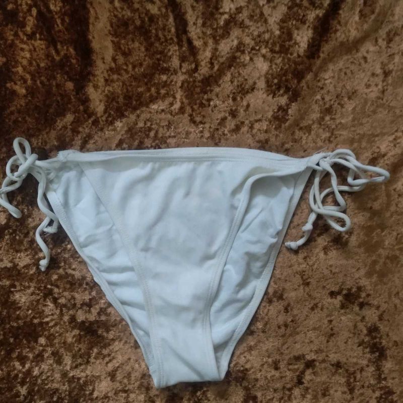 H&amp;M White Bottom