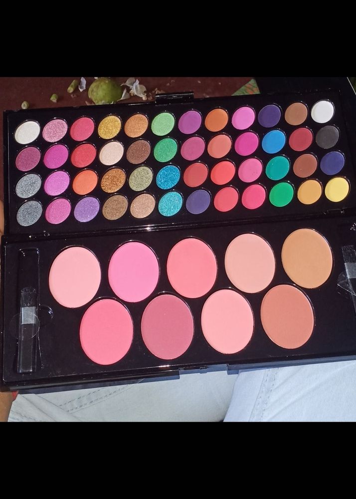 Eyeshadow &amp; Blush Palette
