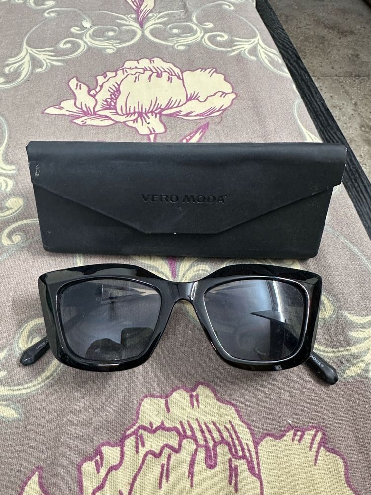 Vero Moda Cat Eye Sunglasses with box