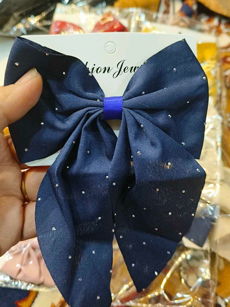Trending Bow Clip