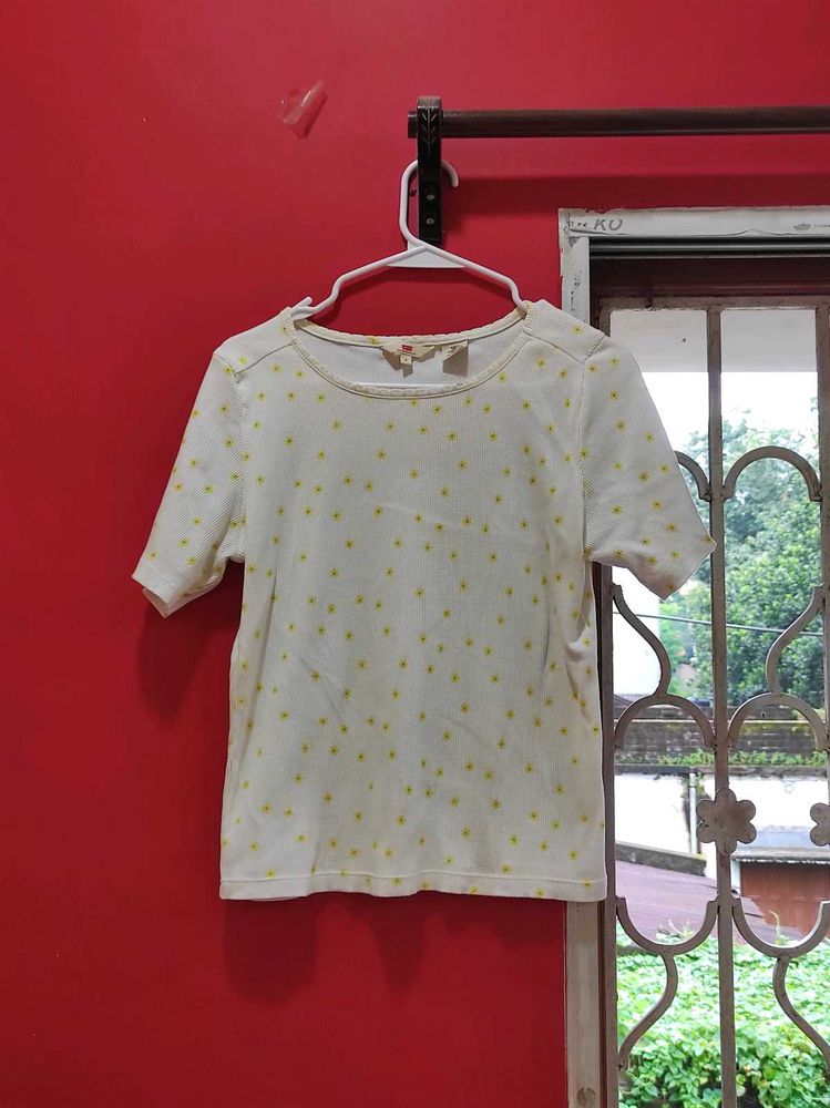 Levi&#39;s White &amp; Yellow Floral Short Sleeve Tshirt