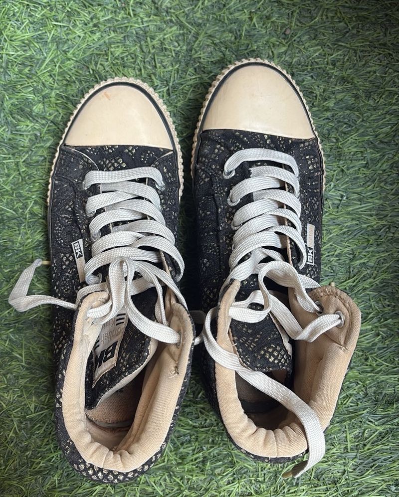 Stylish Black Sneakers