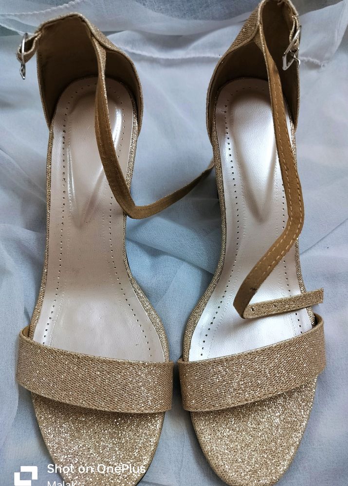 Prize Drop.. Sandals Brand New..