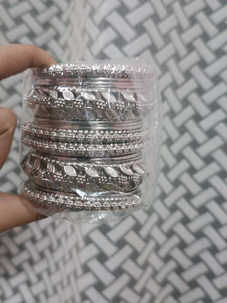 Silver Tone Bangle Set