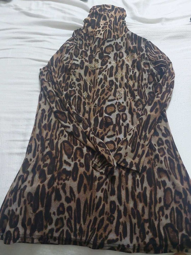 Leopard Print Turtleneck Top
