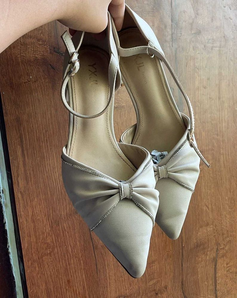 Elegant Bow Flats