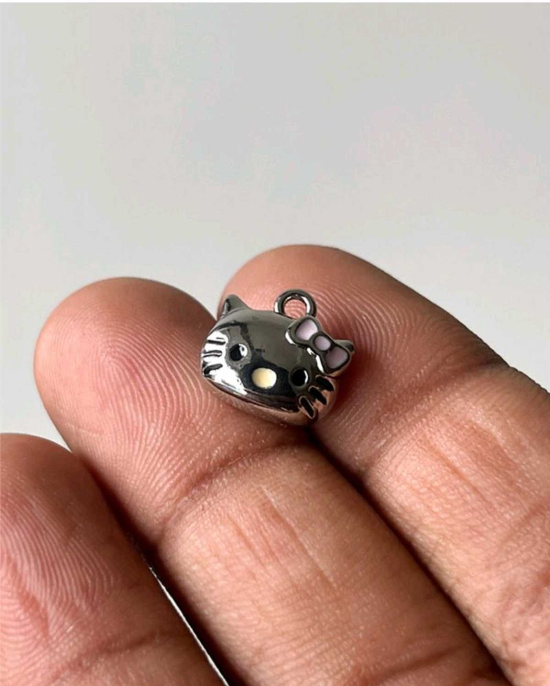 HELLO KITTY PENDANT