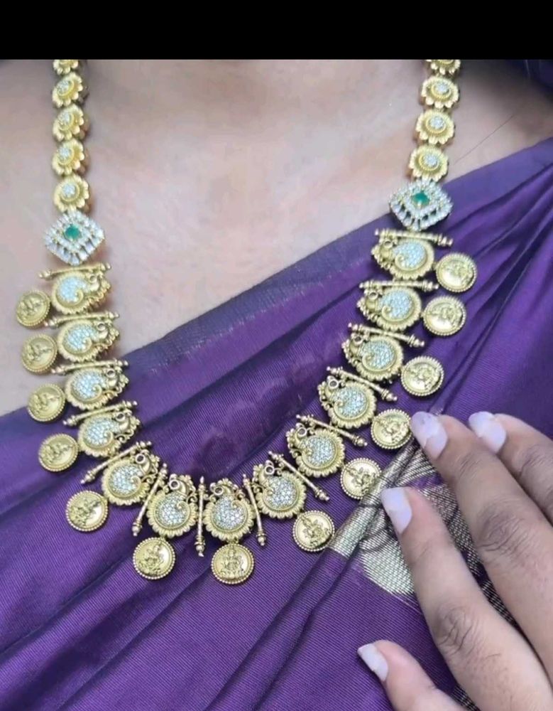Pari Neck Set