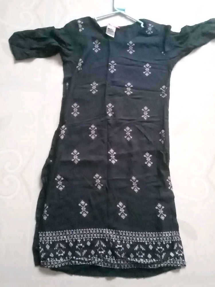 Slim Fit Black Colour Kurta With Prints