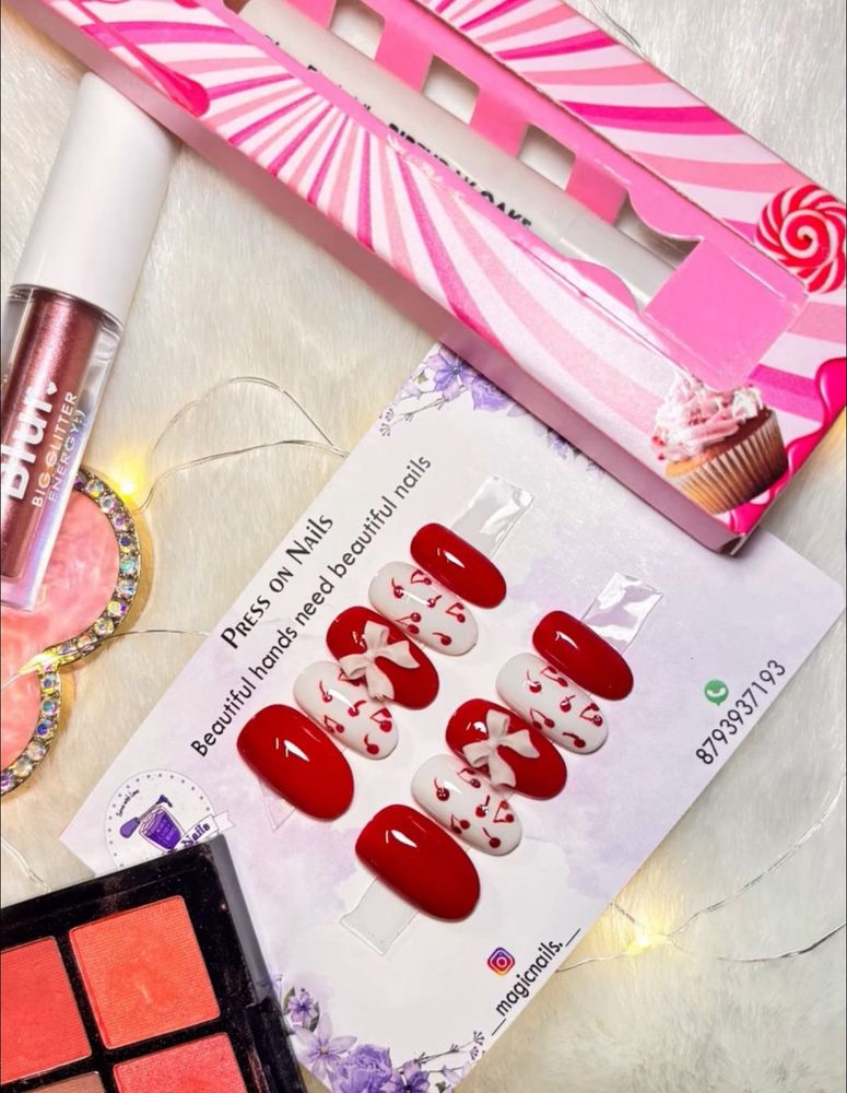 Red &amp; White Bow Press-On Nails