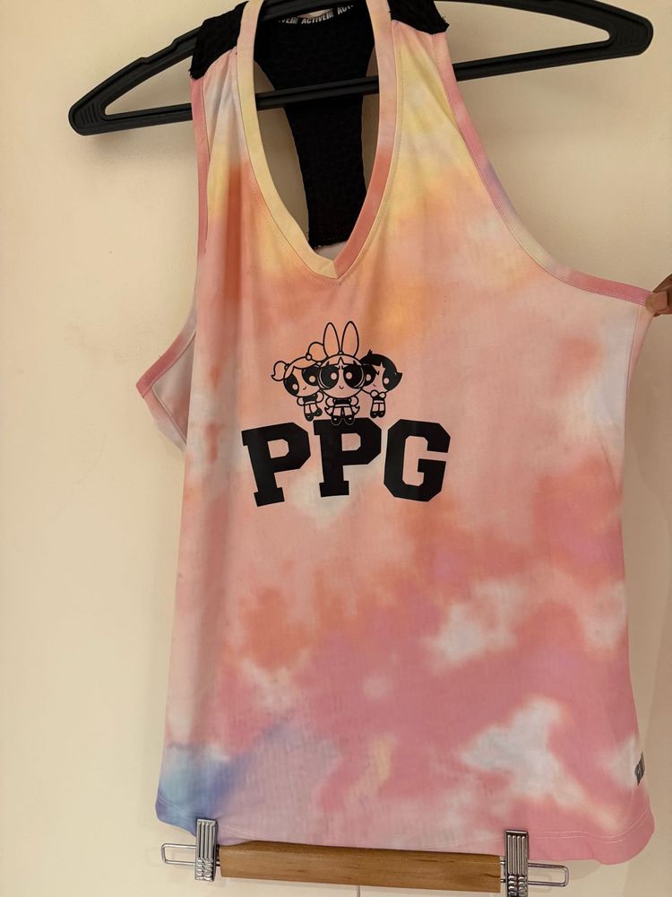 Sports Tee With Small Coin Packet At The Back