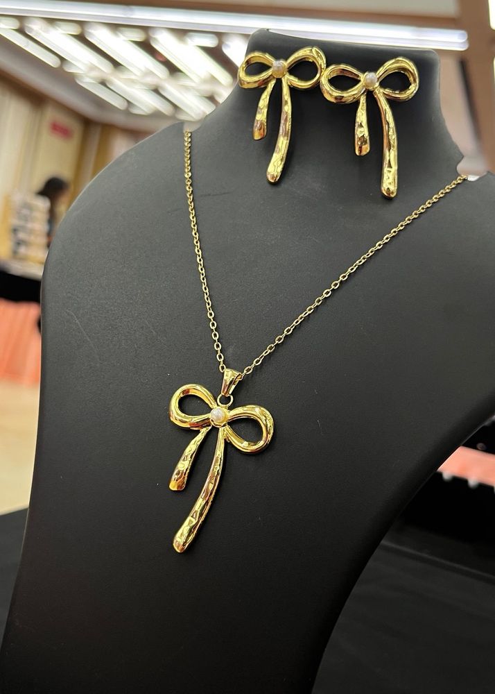 Gold Bow Necklace &amp; Earring Set