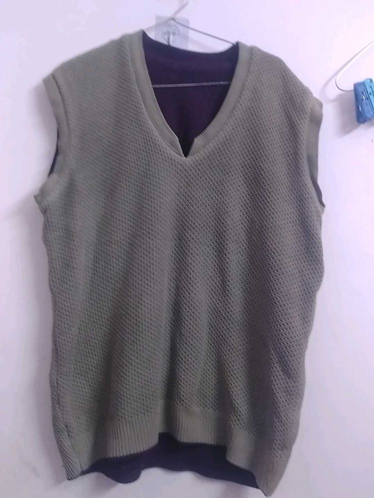 Knitted Vest,used