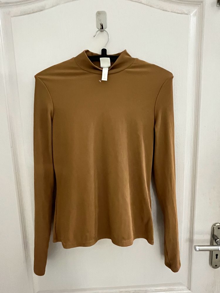 High neck Top