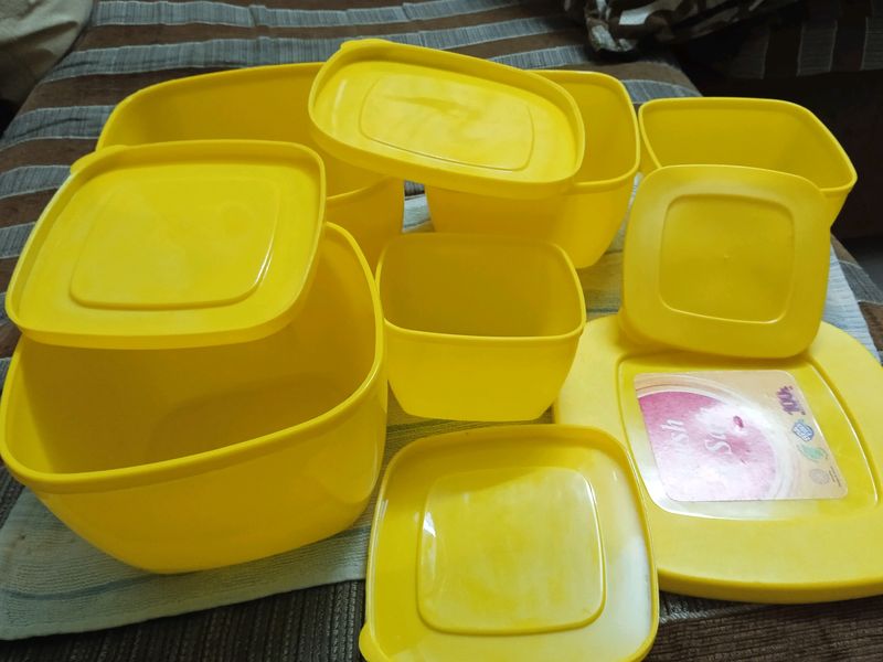 Set of 5 New plastic boxes