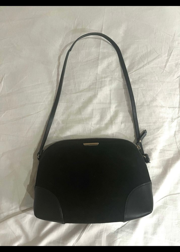 h&amp;m black shoulder bag