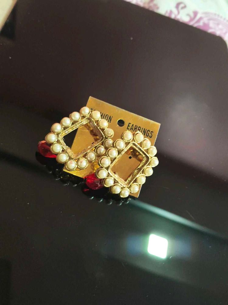 Fashion Earrings - Pearl &amp; Gem Detail