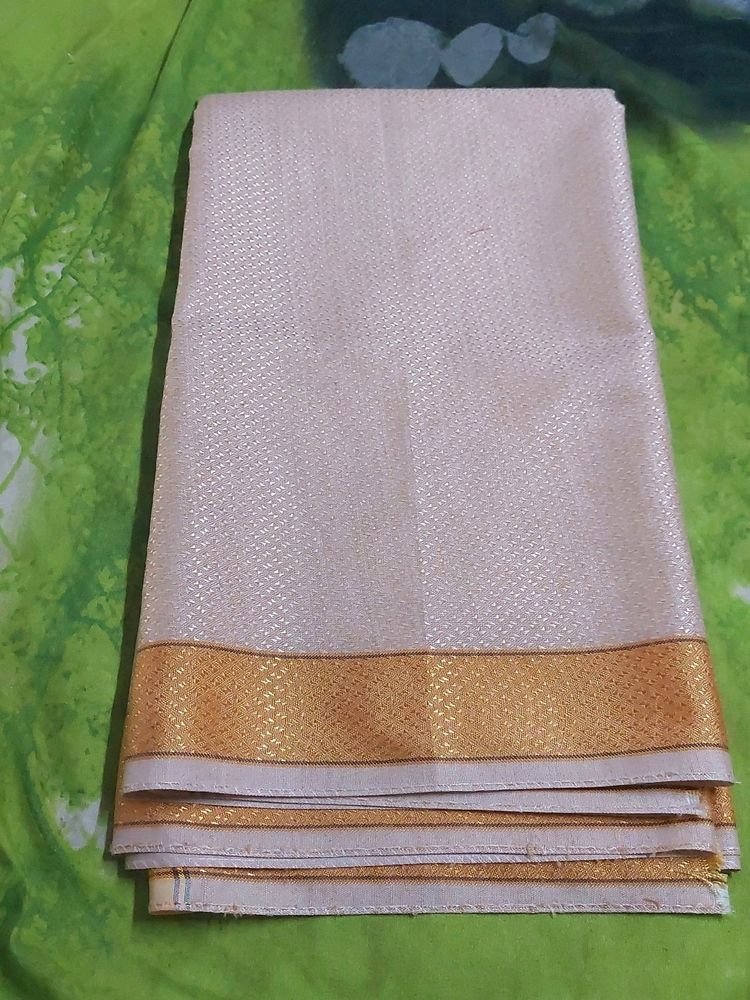 Ponnaadai - Long Shawl With Border Used To Honour People