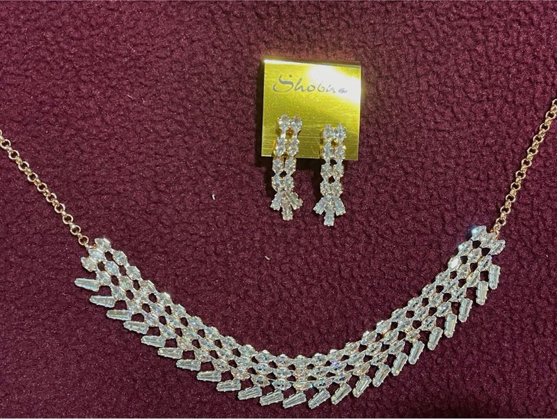Elegant Crystal Necklace &amp; Earring Set