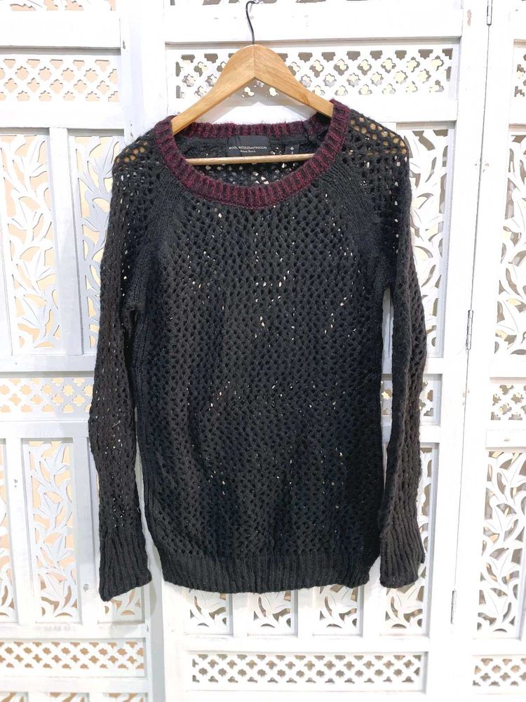 Black Knit Pullover With Burgandy Trim A
