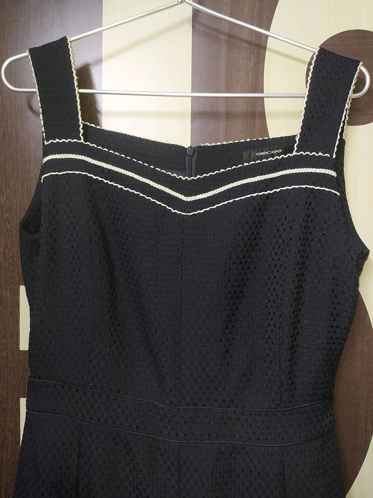 ✨🖤Plain Black Frock With Heart Neckline 🖤✨