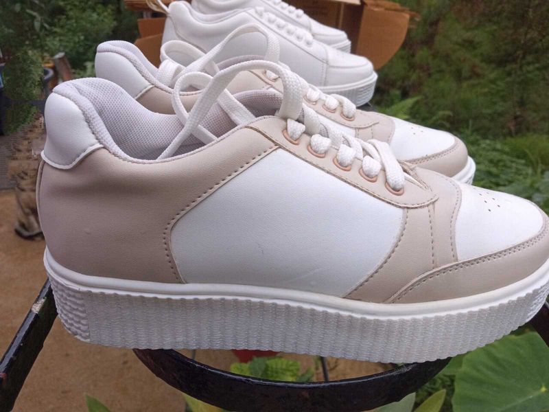 NEW Trendy Men/Women Sneakers And Casual Shoes