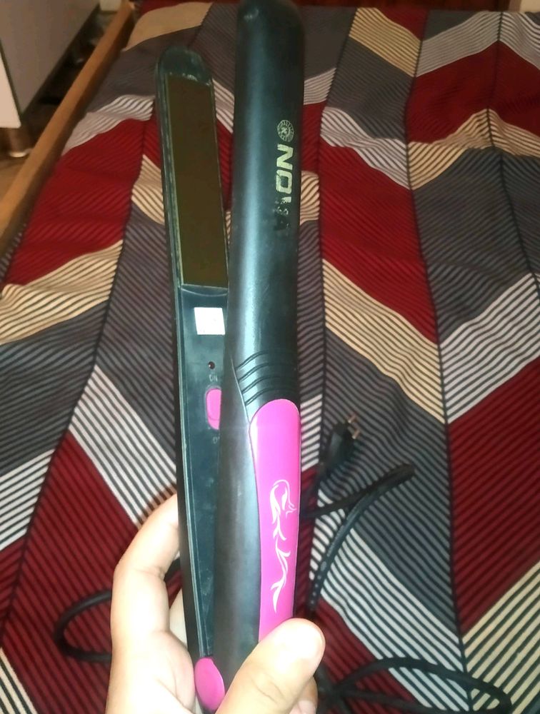 Nova Hair Straightner (Ceramic Plated)