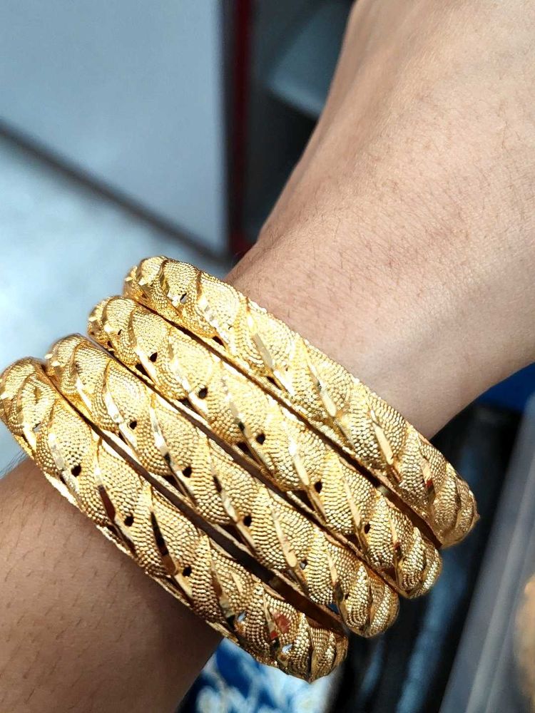 gold plated bangles (4pcs)
