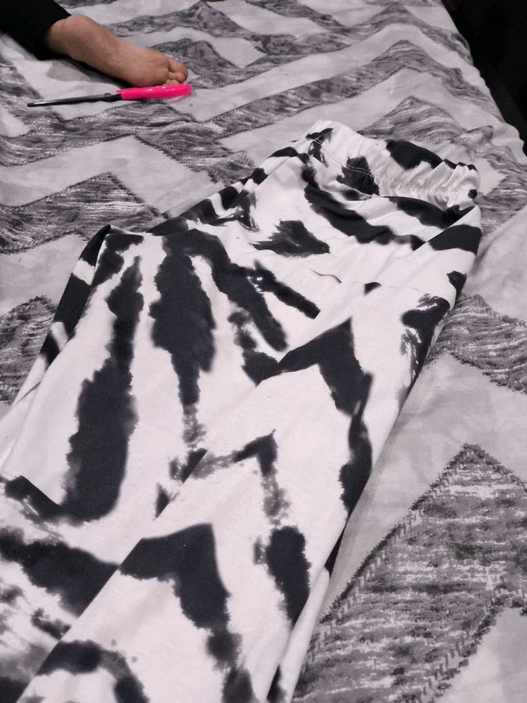 White N Black Pant With Pocket