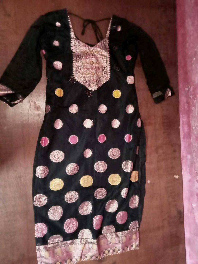Embroidered Black Kurti