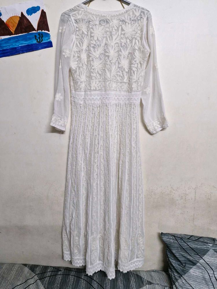Lucknowi Chikankari Kurti Set