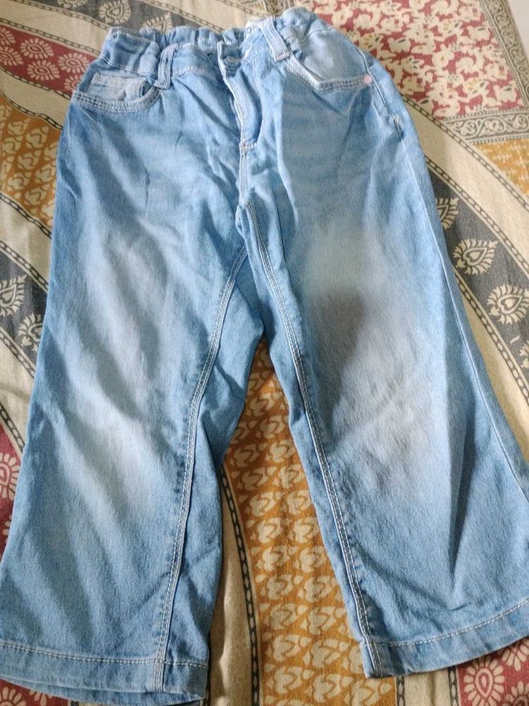 Cute Girl&#39;s Denim Jeans