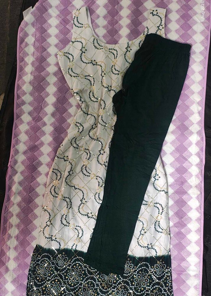 Long Sleevless Kurti With Ankle Length Laggies