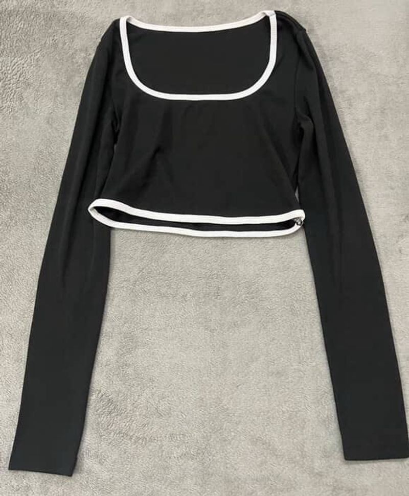 Chic Long Sleeve Crop Top