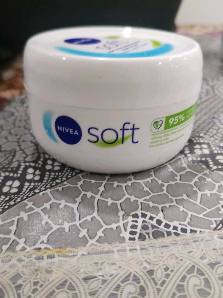 Nivea Soft Moisturizing Cream
