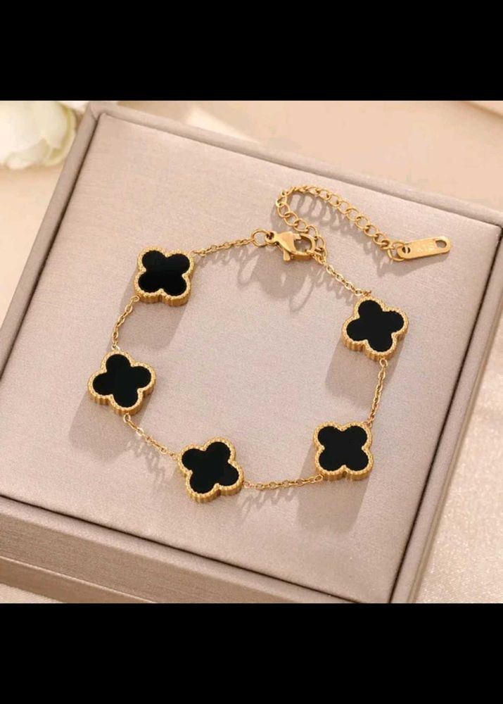 Clover Charm Bracelet ( Black)