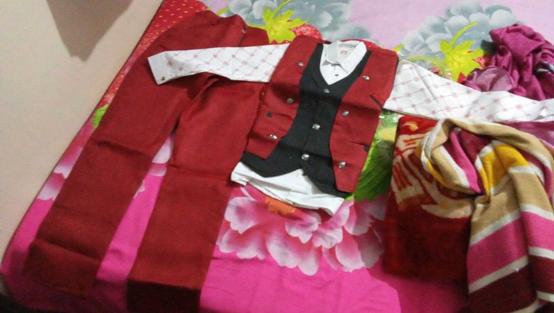 3 Piece Colrhing Set And Good Fabric Clothes