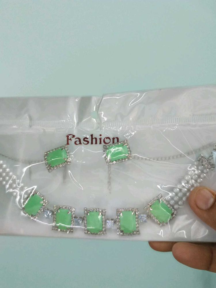 Necksetwith Earrings