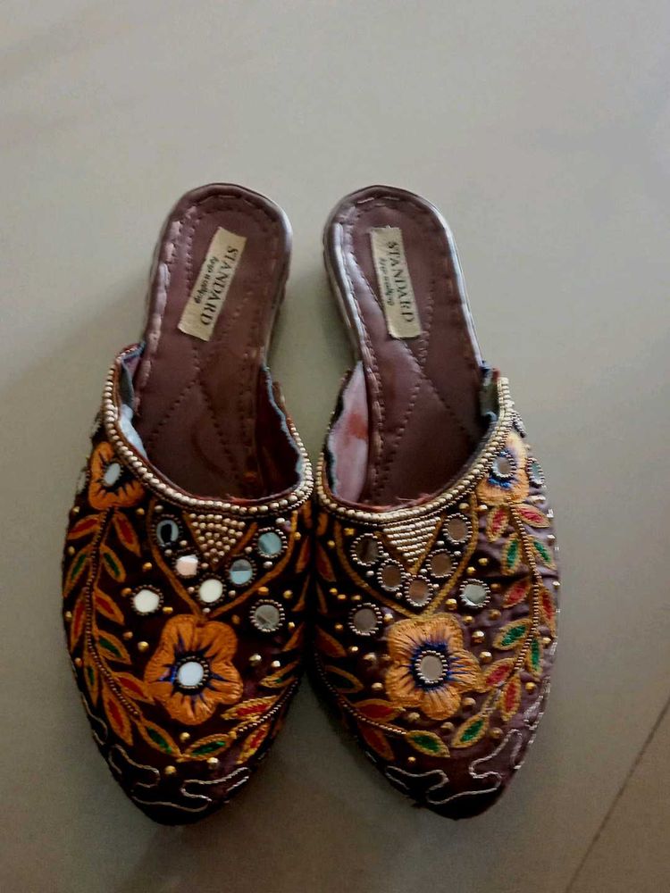 Kollapuri Juti Embroidered